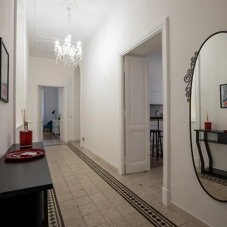 Appartement Urbanpiramide - *